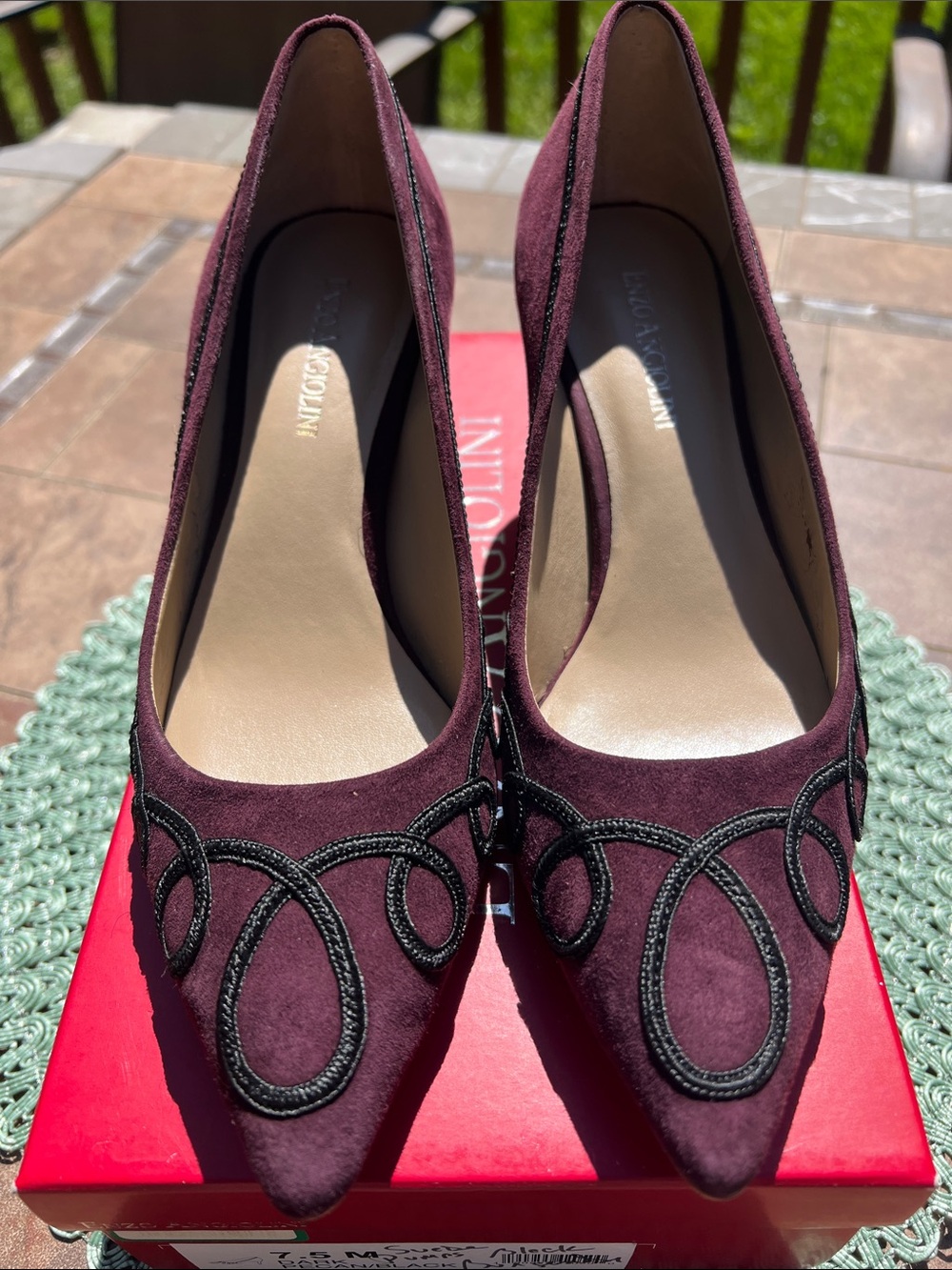 Gently worn 7.5M Enzo Angiolini Burgundy Suede Pointed Toe Pumps with Black Trim